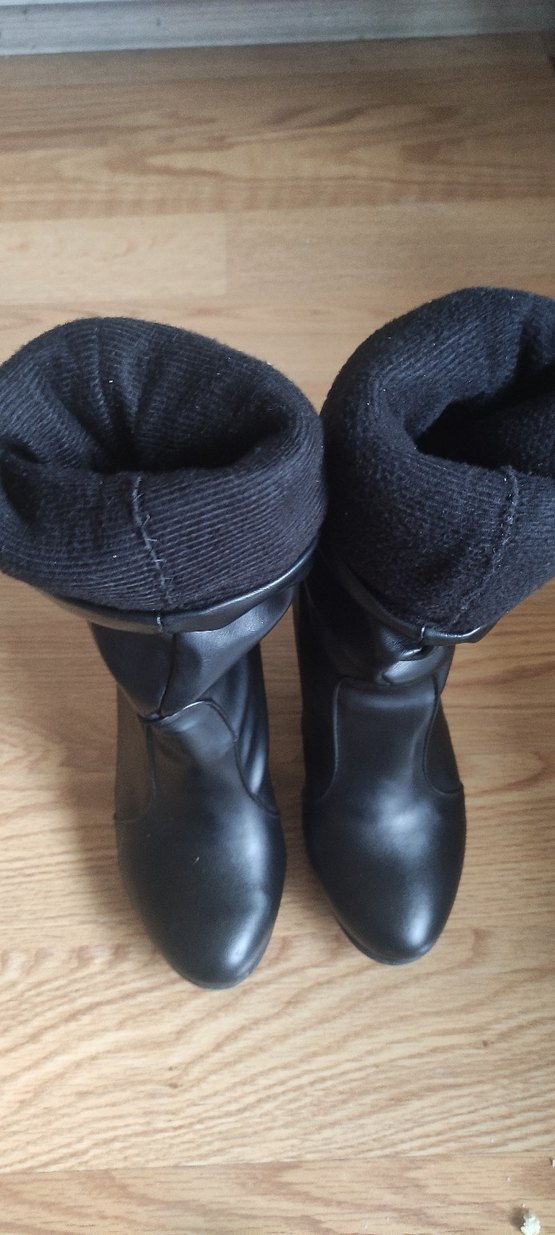 Siyah Parlak Deri Gotik Topuklu Çizme - Görsel 3