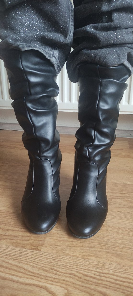 Siyah Parlak Deri Gotik Topuklu Çizme - Görsel 2