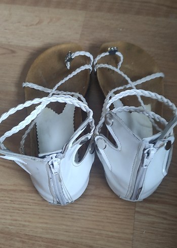 Beyaz Deri Dolgu Topuklu Kadın Sandalet - Görsel 3