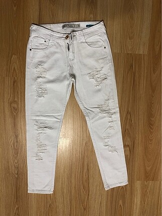 Zara trafaluc yırtık beyaz jean