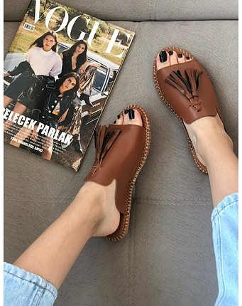 taba rengi deri püskül detaylı terlik