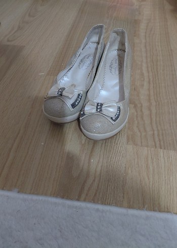 Kız Çocuk Bej Fiyonklu Babet Ayakkabı az kullandı - Görsel 2