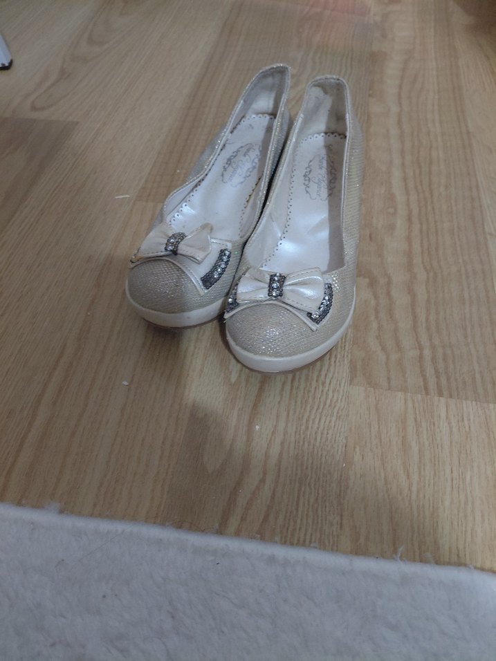 Kız Çocuk Bej Fiyonklu Babet Ayakkabı az kullandı - Görsel 2