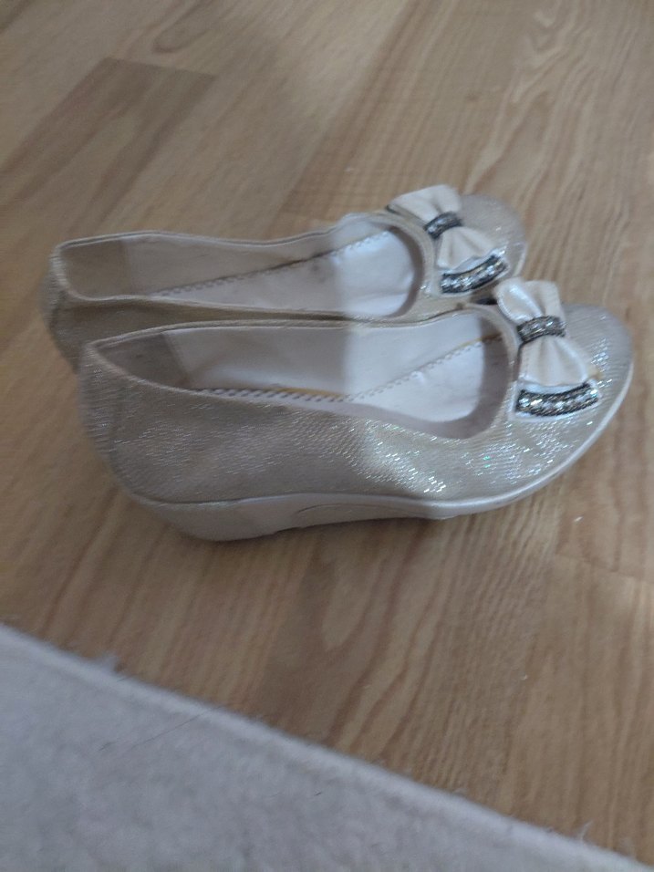 Kız Çocuk Bej Fiyonklu Babet Ayakkabı az kullandı - Görsel 5