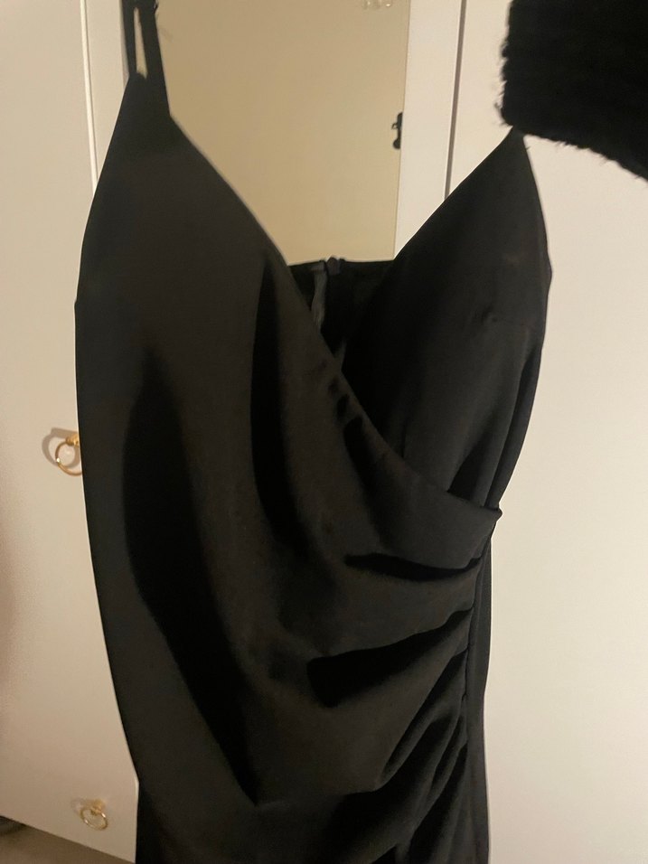 Siyah Drapeli V Yaka Midi Elbise - Görsel 4