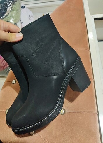 38 Beden siyah Renk Sıfır Bot