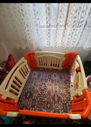 Renkli Çok Bölmeli Oyun Parkı