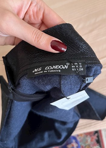 Siyah Deri görünümlü mini etek - Görsel 3