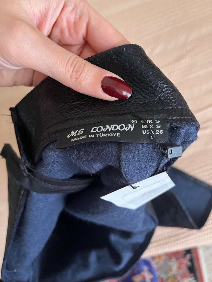 Siyah Deri görünümlü mini etek - Görsel 3