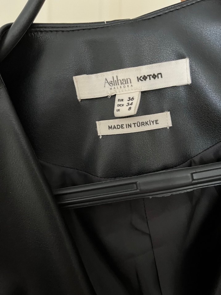 Kadın Siyah Deri Kemerli Kolsuz Yelek - Görsel 2