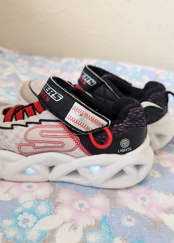 26 Beden Skechers Erkek Çocuk spor ayakkabı