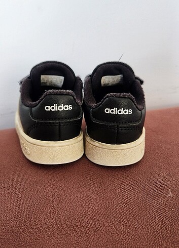 23 Beden siyah Renk Adidas ayakkabı 