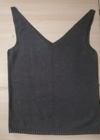 Kadın füme rengi V Yaka askılı merserize bluz - Görsel 2