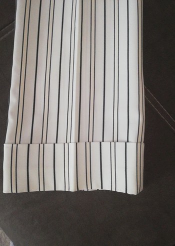 Beyaz Çizgili Duble paça Kadın kapri Kumaş Pantolon - Görsel 3