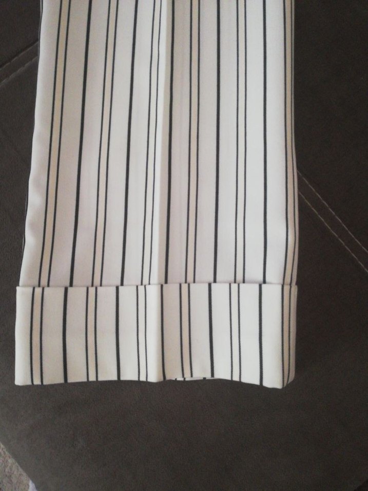 Beyaz Çizgili Duble paça Kadın kapri Kumaş Pantolon - Görsel 3