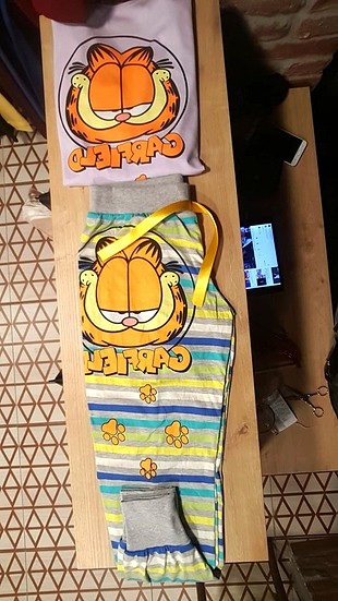 Renkli çizgili garfield pijama 
