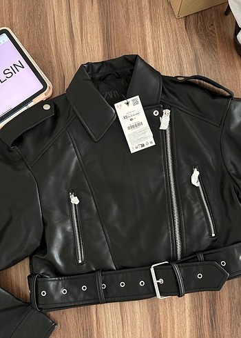 Zara Siyah Kapüşonlu Fermuarlı Kışlık Kadın Ceket