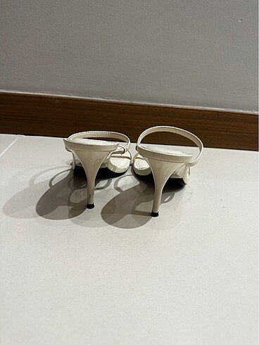 36 Beden Zara yazlık beyaz topuklu sandalet
