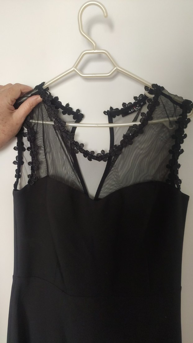 Dantel Detaylı Siyah Midi V Yaka Elbise - Görsel 2