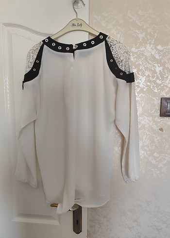 Dantel Detaylı Uzun Kollu Beyaz Bluz - Görsel 2