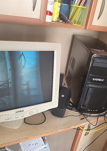 Beyaz CRT Bilgisayar, kasa, klavye, hoporlörü ve mouse - Görsel 5