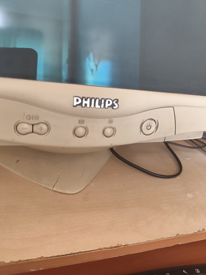 Beyaz CRT Bilgisayar, kasa, klavye, hoporlörü ve mouse - Görsel 3