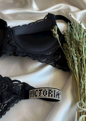 Victoria's secret Dantel İşlemeli Siyah Goth Sütyen Takımı - Görsel 4