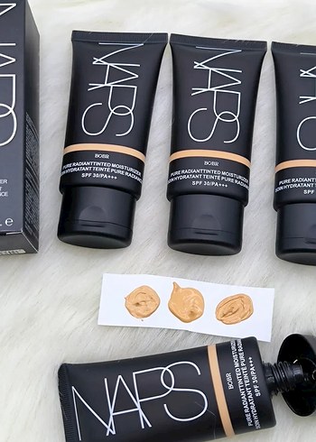 NARS Pure Radiant Nemlendirici Fondöten SPF 30 - Koyu Bej