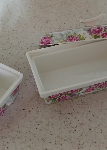 Diğer Çiçek Desenli Kapaklı Porselen Nostaljik yemek takımı parçaları