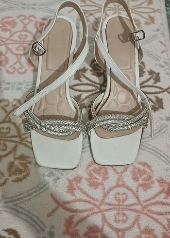Beyaz Stiletto Topuklu Kadın Abiye Ayakkabı