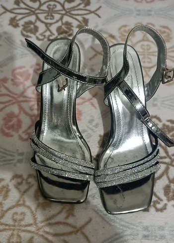 Gri Yılan Desenli Stiletto Topuklu Kadın Ayakkabı