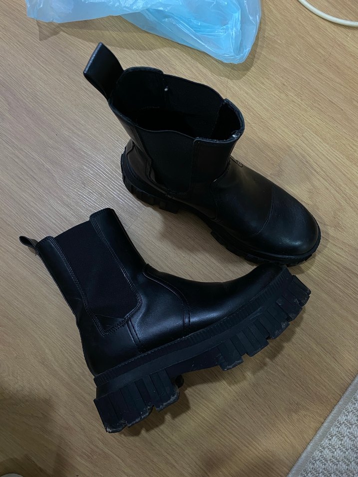 Stradivarius bot - Görsel 2