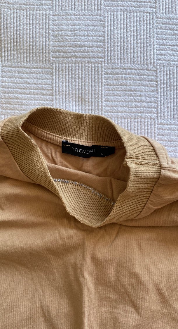 Krem rengi tişört - Görsel 2