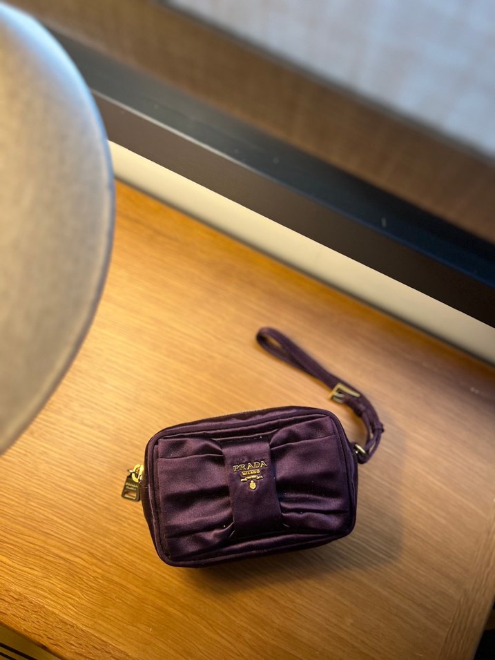 Prada Mini Mor El Çantası - Görsel 3