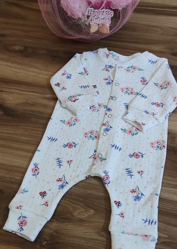 Çiçek Desenli Beyaz Bebek Tulum