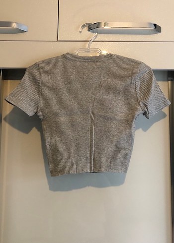 Gri Kısa Kollu Crop Top - Görsel 2