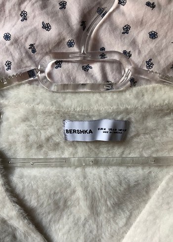 Düğmeli Beyaz V Yaka Kadın Hırka - Görsel 3