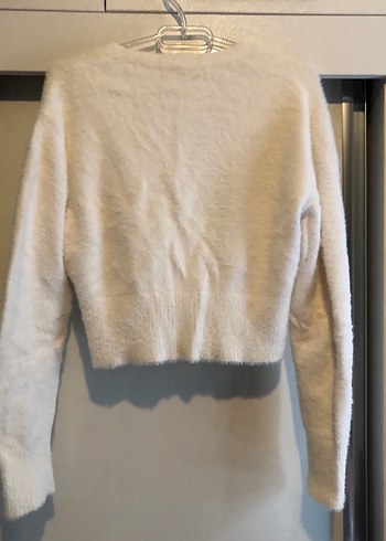 Düğmeli Beyaz V Yaka Kadın Hırka - Görsel 2