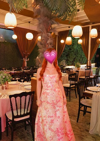 Açık Pembe çiçek Detaylı güpür Straplez Midi Elbise - Görsel 2