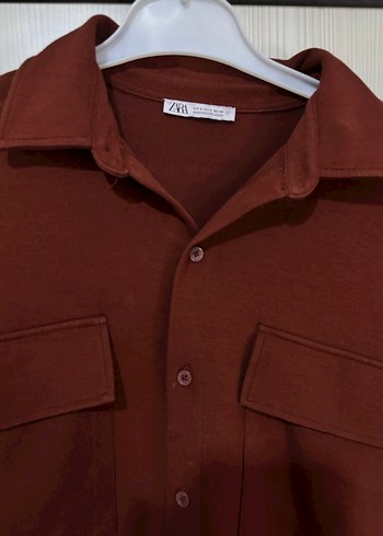Düğmeli kiremit renginde gömlek hafif kalça kapatıyor - Görsel 3