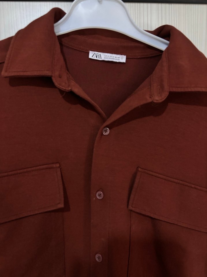 Düğmeli kiremit renginde gömlek hafif kalça kapatıyor - Görsel 3