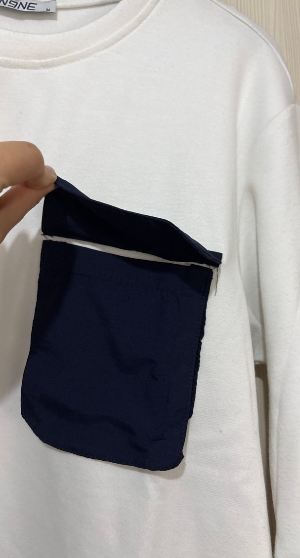 Siyah Cepli Beyaz Kadın Sweatshirt - Görsel 3