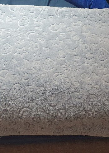 Gri Beyaz Yumuşak Desensiz Battaniye - Görsel 3