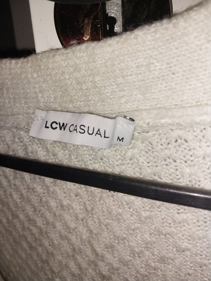 Düğmeli Beyaz Midi Kadın Hırka - Görsel 3