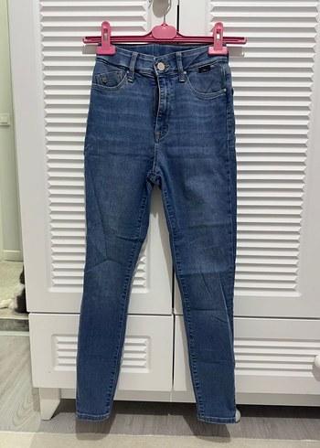 Kadın Mavi Kemerli Dar Kesim Jean