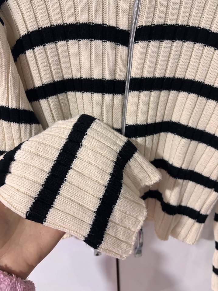 Bej Siyah Çizgili Kısa Örgü Kadın Kazak - Görsel 2