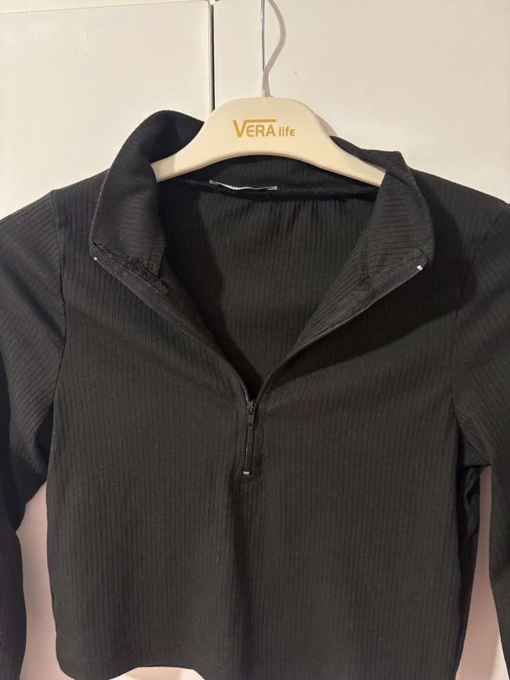 Uzun Kollu Siyah Crop Top Fermuarlı - Görsel 2