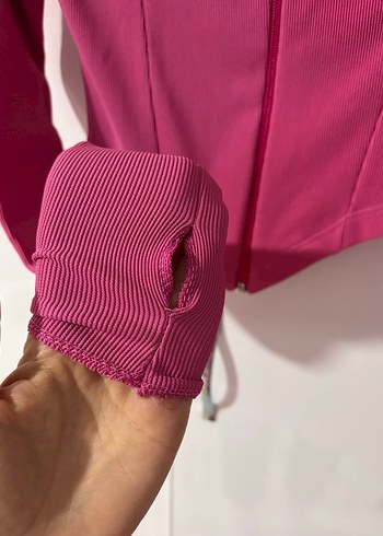 Pembe parmak geçmeli crop bluz - Görsel 3