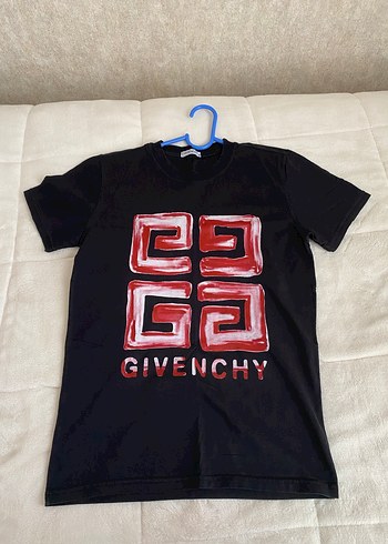 GIVENCHY s