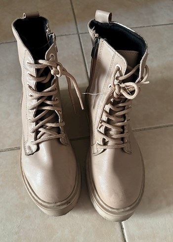 Bej Deri Kadın Dolgu Topuklu Bağcıklı Bot - Görsel 2